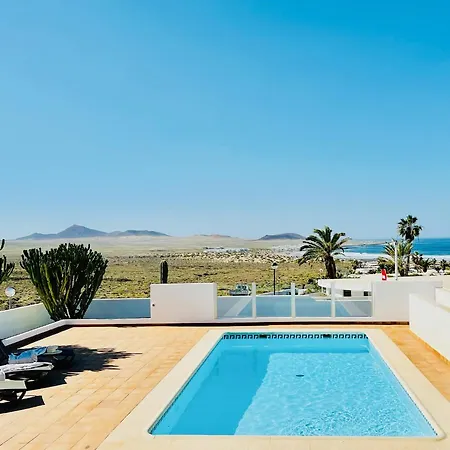 Canaryislandshost I Marquesa Villa Famara